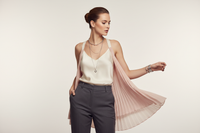 بلايز بحمالات للنساء