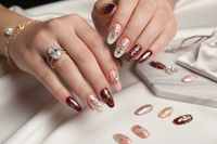 أظافر لاصقة للنساء